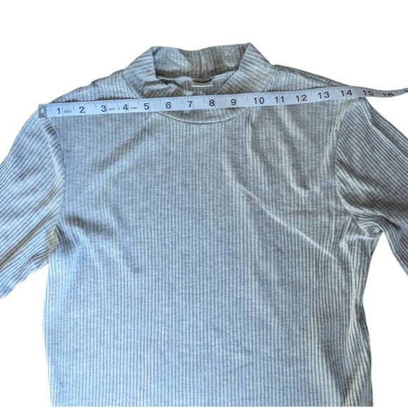 Simons Light Grey Ribbed Turtleneck Women Size Medium - Picture 7 of 8